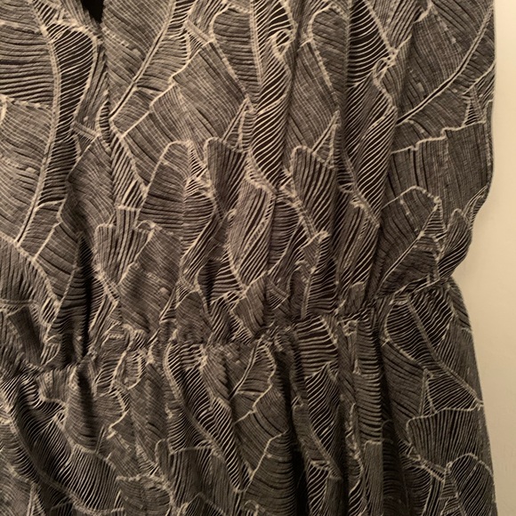 🌵Express Monochrome Print Dress w/ Back Slit🌵 - Picture 5 of 9